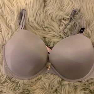 NWT Victoria’s Secret deep plunge push-up bra 36dd
